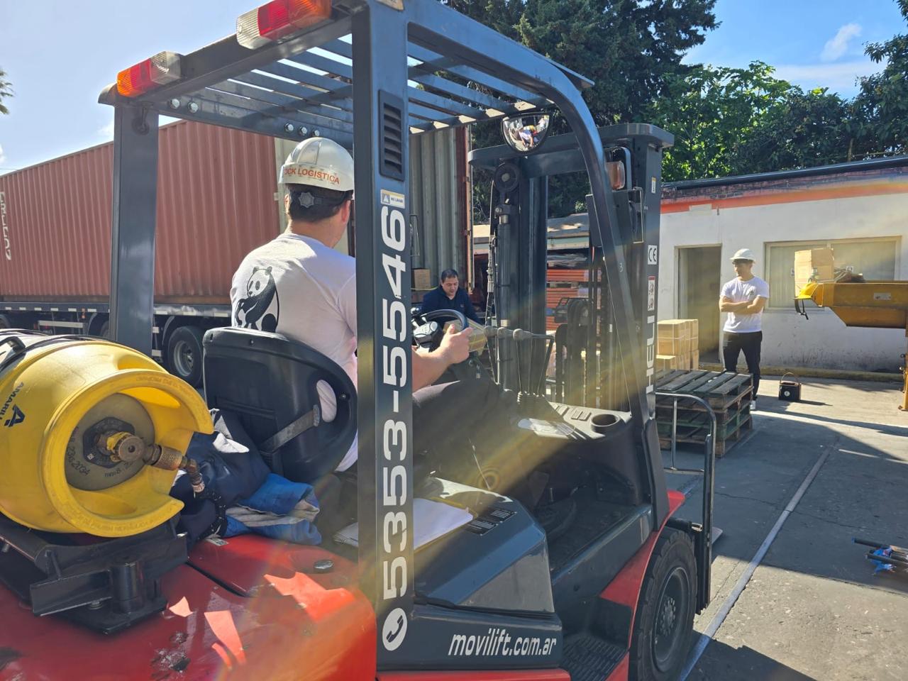 Descarga de contenedor con autoelevador